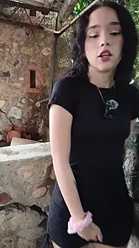 sweet outdoor charm online show from 05-21-26, 04:26