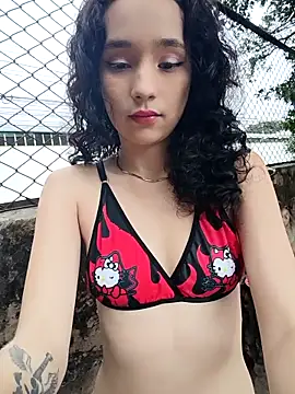 sweet outdoor charm online show from 02-08-26, 07:33