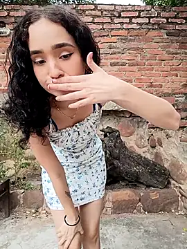 sweet outdoor charm online show from 03-04-26, 07:54