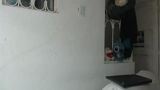 Snapshot of skinny_sweet2411 chatting on 09-14-25, 12:00 skinny sweet2411 online show from 09-14-25, 12:00