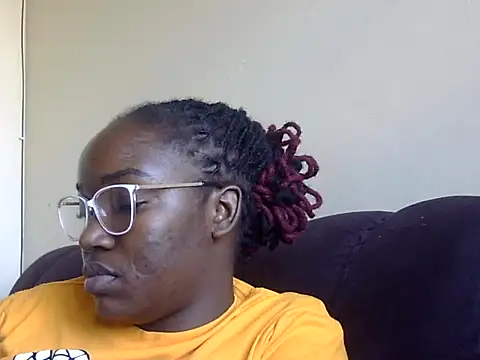 Snapshot of Chichii- chatting on 04-11-26, 11:47 Chichii- online show from 04-11-26, 11:47