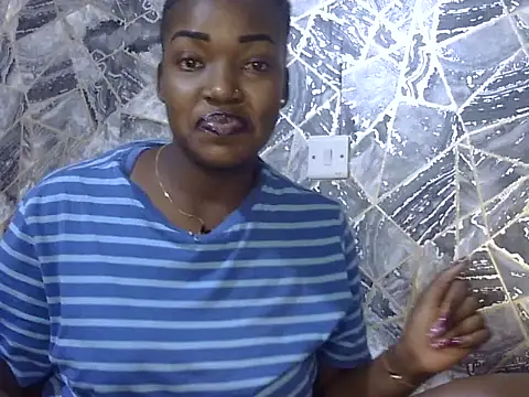 Snapshot of Chichii- chatting on 09-27-25, 01:39 Chichii- online show from 09-27-25, 01:39