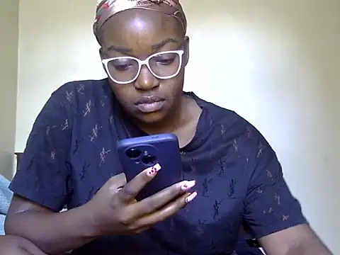 Snapshot of Chichii- chatting on 04-10-26, 09:49 Chichii- online show from 04-10-26, 09:49