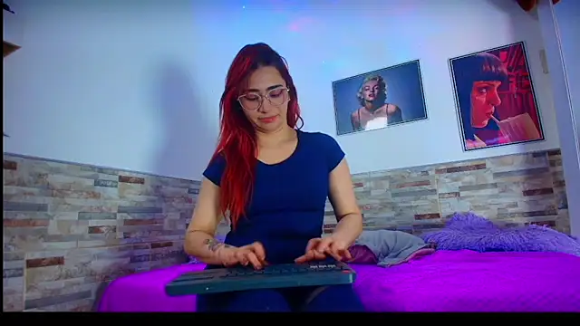 Melannytaylor online show from 12-21-25, 01:41