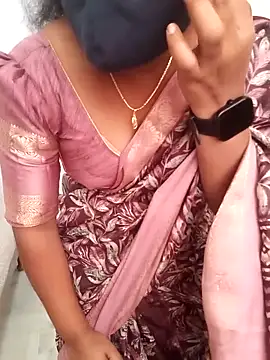 Snapshot of Manisha-Love chatting on 02-17-25, 08:30 Manisha-Love online show from 02-17-25, 08:30