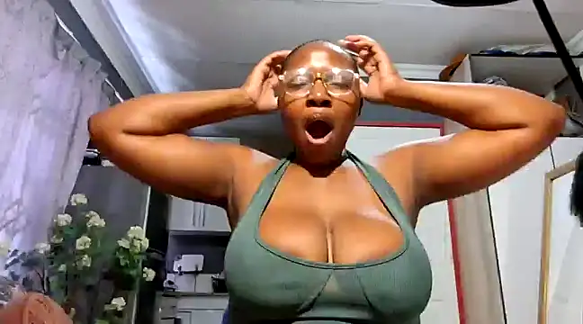 Snapshot of EbonyRose9 chatting on 03-13-25, 10:15 EbonyRose9 online show from 03-13-25, 10:15