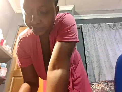 Snapshot of EbonyRose9 chatting on 02-17-25, 10:18 EbonyRose9 online show from 02-17-25, 10:18