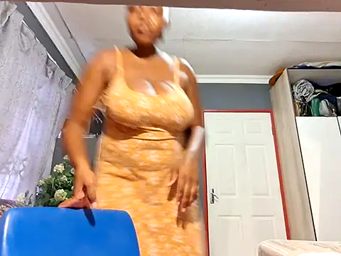 Snapshot of EbonyRose9 chatting on 03-18-25, 07:22 EbonyRose9 online show from 03-18-25, 07:22