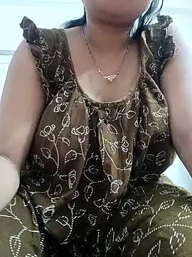 Snapshot of Priya_2222 chatting on 04-15-26, 07:58 Priya 2222 online show from 04-15-26, 07:58