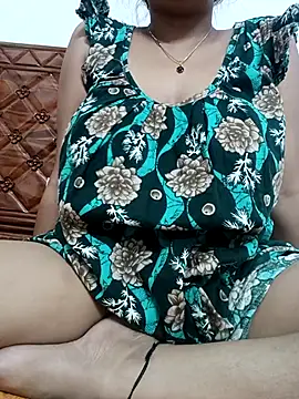 Snapshot of Priya_2222 chatting on 04-25-26, 07:44 Priya 2222 online show from 04-25-26, 07:44