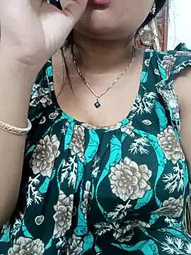 Snapshot of Priya_2222 chatting on 05-06-26, 06:45 Priya 2222 online show from 05-06-26, 06:45