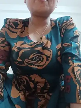 Snapshot of Priya_2222 chatting on 05-30-26, 06:13 Priya 2222 online show from 05-30-26, 06:13