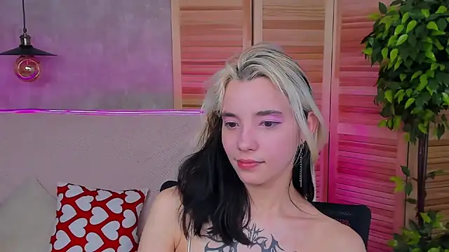 Snapshot of as1an_girlfriend chatting on 03-11-25, 03:45 as1an girlfriend online show from 03-11-25, 03:45