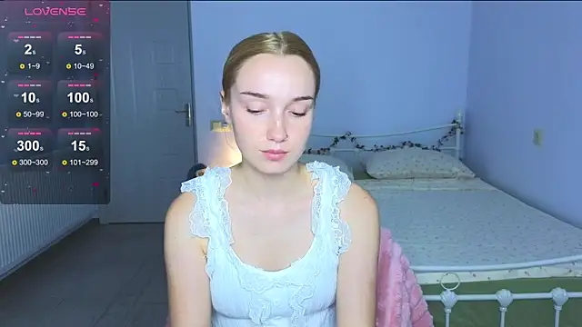 Snapshot of Wild_Sophie_ chatting on 10-05-25, 04:53 Wild Sophie online show from 10-05-25, 04:53