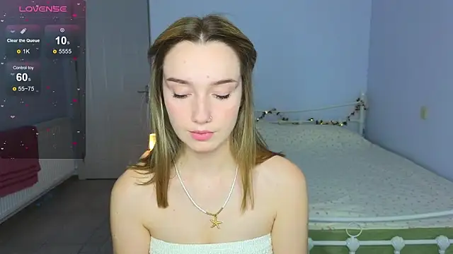 Snapshot of Wild_Sophie_ chatting on 11-18-25, 02:42 Wild Sophie online show from 11-18-25, 02:42