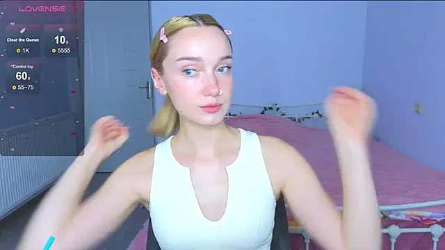 Snapshot of Wild_Sophie_ chatting on 09-26-25, 02:35 Wild Sophie online show from 09-26-25, 02:35