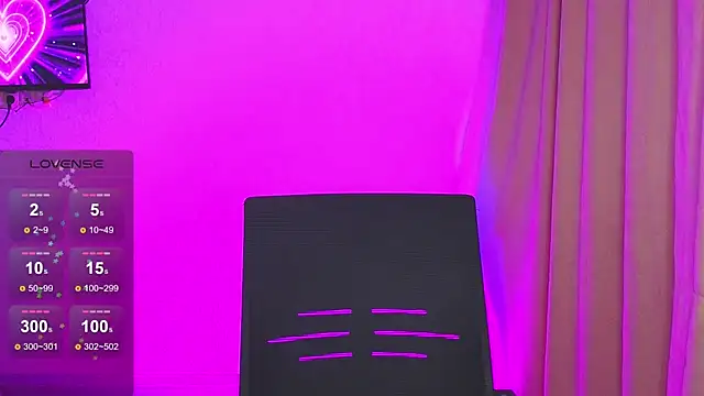 Snapshot of Wild_Sophie_ chatting on 02-06-25, 08:02 Wild Sophie online show from 02-06-25, 08:02