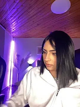 Snapshot of Hilary_pinkk chatting on 06-19-26, 01:55 Hilary pinkk online show from 06-19-26, 01:55