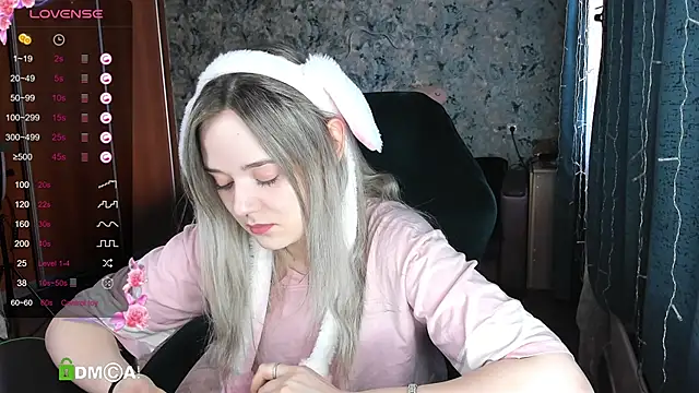 Snapshot of Your_small_bunny chatting on 03-14-25, 04:10 Your small bunny online show from 03-14-25, 04:10