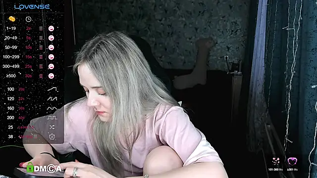 Snapshot of Your_small_bunny chatting on 02-10-25, 10:53 Your small bunny online show from 02-10-25, 10:53