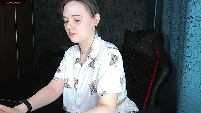 Your small bunny online show from 11-10-25, 02:05