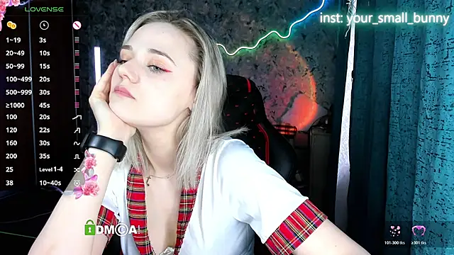 Snapshot of Your_small_bunny chatting on 06-27-26, 02:06 Your small bunny online show from 06-27-26, 02:06