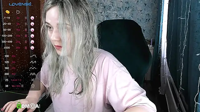 Snapshot of Your_small_bunny chatting on 02-10-25, 04:41 Your small bunny online show from 02-10-25, 04:41