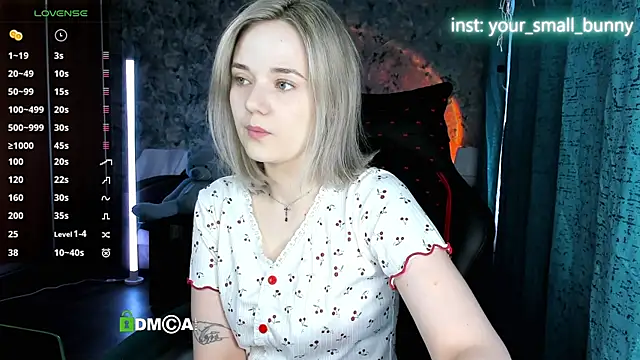 Snapshot of Your_small_bunny chatting on 05-08-26, 02:04 Your small bunny online show from 05-08-26, 02:04