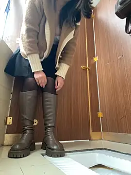 Snapshot of Xixi-Gala chatting on 03-23-25, 04:27 Xixi-Gala online show from 03-23-25, 04:27