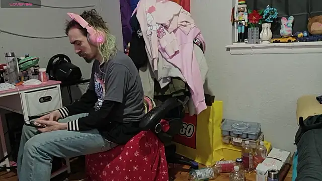 Snapshot of tallnerdyguy chatting on 02-19-26, 03:47 tallnerdyguy online show from 02-19-26, 03:47