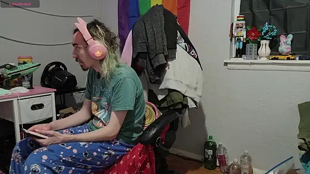 Snapshot of tallnerdyguy chatting on 01-17-26, 02:04 tallnerdyguy online show from 01-17-26, 02:04