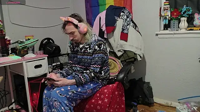 Snapshot of tallnerdyguy chatting on 02-02-26, 03:05 tallnerdyguy online show from 02-02-26, 03:05