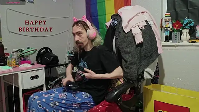 Snapshot of tallnerdyguy chatting on 02-10-26, 01:15 tallnerdyguy online show from 02-10-26, 01:15