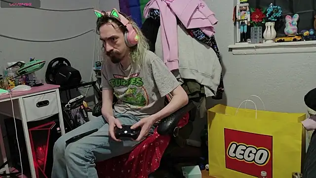 Snapshot of tallnerdyguy chatting on 02-08-26, 03:04 tallnerdyguy online show from 02-08-26, 03:04