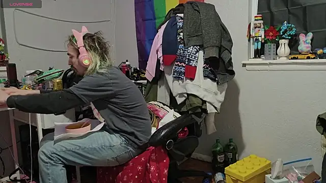 Snapshot of tallnerdyguy chatting on 02-07-26, 03:25 tallnerdyguy online show from 02-07-26, 03:25