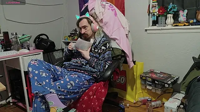 Snapshot of tallnerdyguy chatting on 02-23-26, 12:45 tallnerdyguy online show from 02-23-26, 12:45