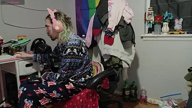 Snapshot of tallnerdyguy chatting on 02-01-26, 12:42 tallnerdyguy online show from 02-01-26, 12:42