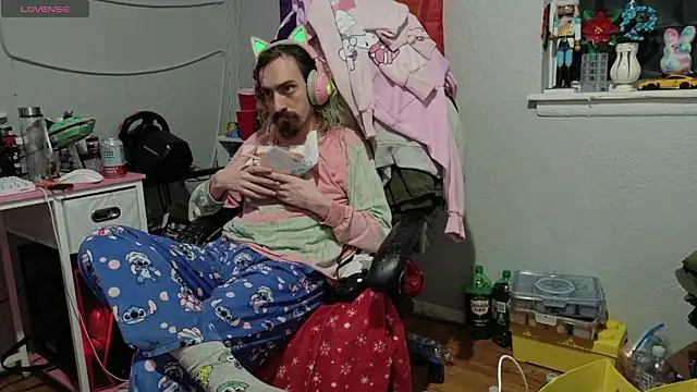 Snapshot of tallnerdyguy chatting on 02-16-26, 03:38 tallnerdyguy online show from 02-16-26, 03:38