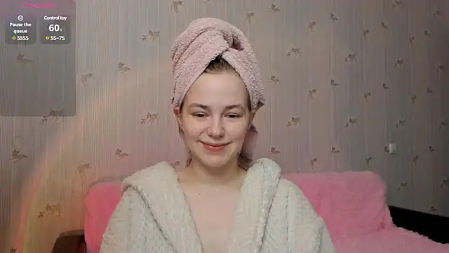 Snapshot of Fox_Lisa chatting on 03-17-25, 11:42 Fox Lisa online show from 03-17-25, 11:42
