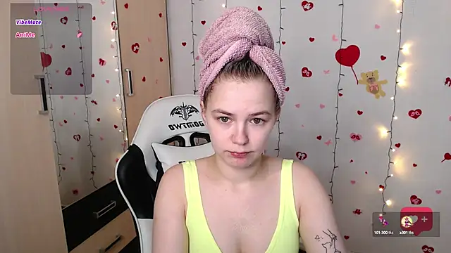 Snapshot of Fox_Lisa chatting on 02-08-25, 02:16 Fox Lisa online show from 02-08-25, 02:16