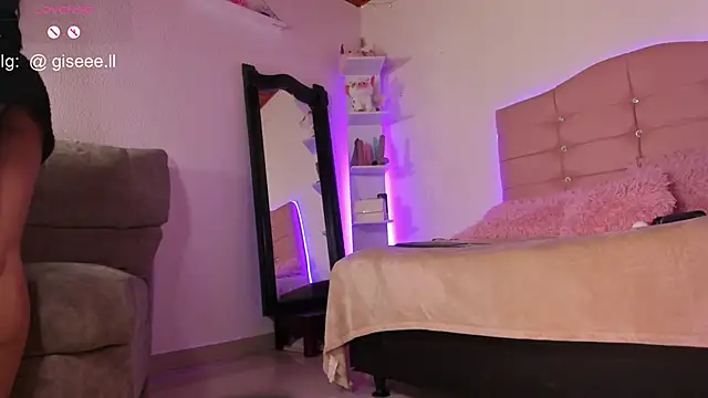 Snapshot of Gisell_s chatting on 10-03-25, 08:32 Gisell s online show from 10-03-25, 08:32