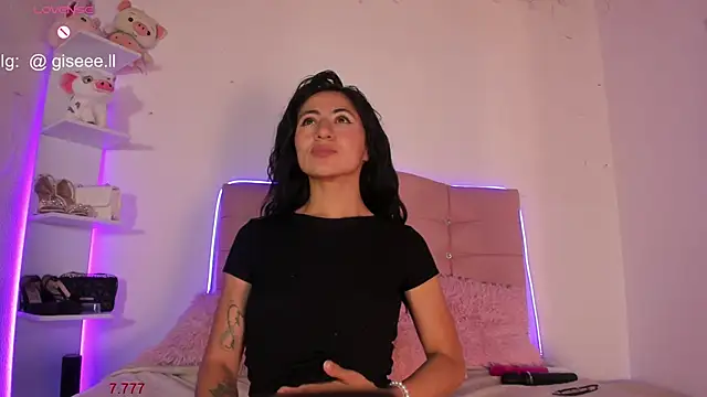 Snapshot of Gisell_s chatting on 10-17-25, 11:06 Gisell s online show from 10-17-25, 11:06