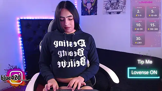 Snapshot of Skyler__blue4 chatting on 11-13-25, 09:08 Skyler blue4 online show from 11-13-25, 09:08