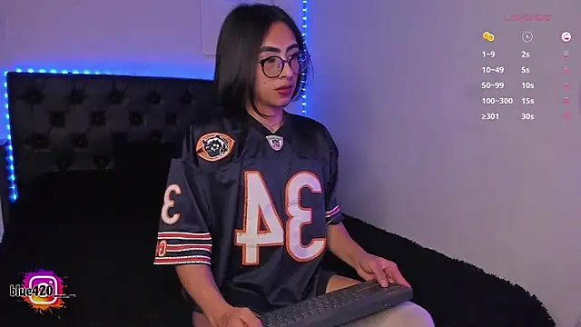 Snapshot of Skyler__blue4 chatting on 02-22-25, 07:03 Skyler blue4 online show from 02-22-25, 07:03