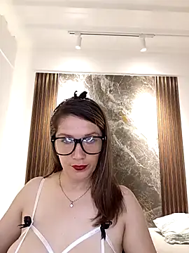 gwen ashly online show from 10-10-25, 07:58