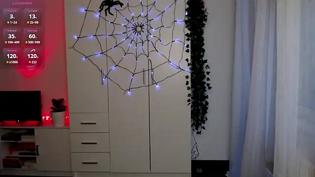 Snapshot of lounahyan chatting on 10-31-25, 06:21 lounahyan online show from 10-31-25, 06:21