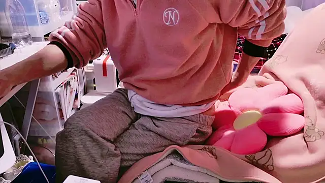 Im IVE LOVE online show from 12-12-24, 02:11