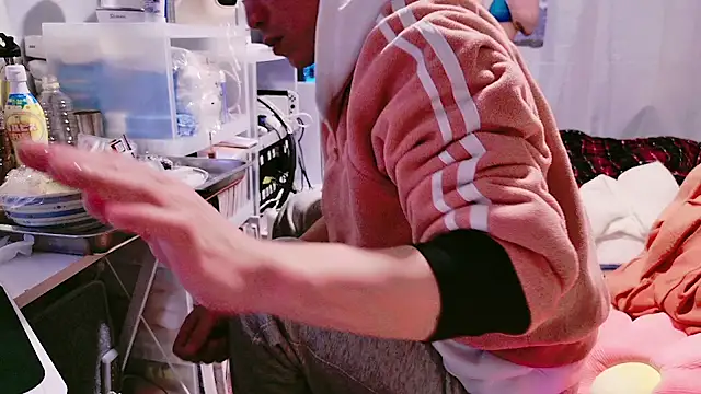 Im IVE LOVE online show from 12-10-24, 03:01