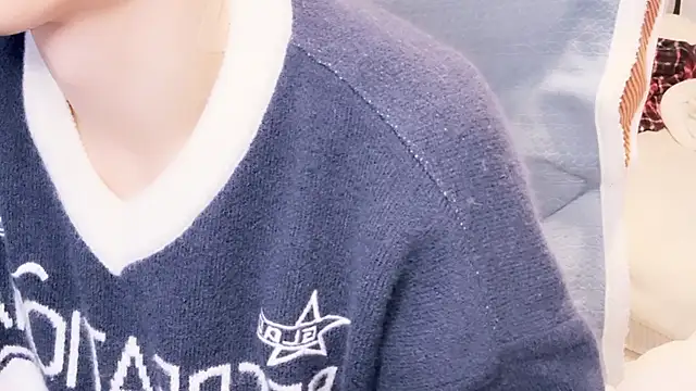 Im IVE LOVE online show from 12-17-25, 06:29