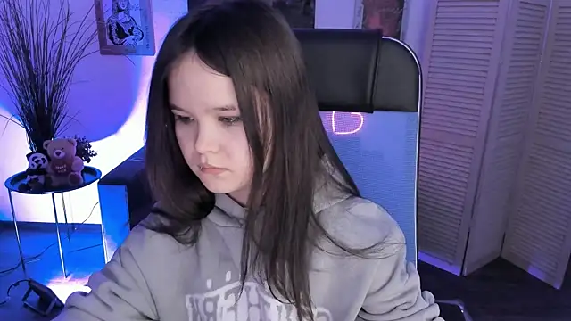 Elainebeness online show from 11-27-25, 11:27